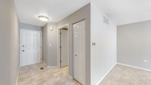 $2,350 | 1978 Gary Court, Unit B, Schaumburg, IL 60193