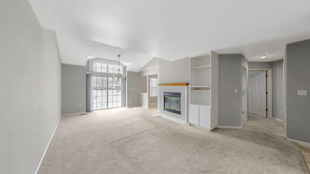 $2,350 | 1978 Gary Court, Unit B, Schaumburg, IL 60193