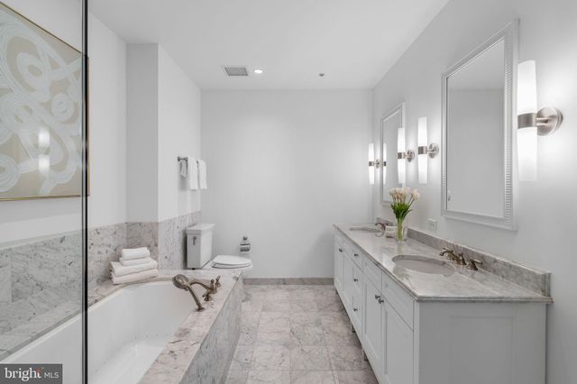 $2,495,000 | 130 South 18th Street, Unit 2502, Philadelphia, PA 19103