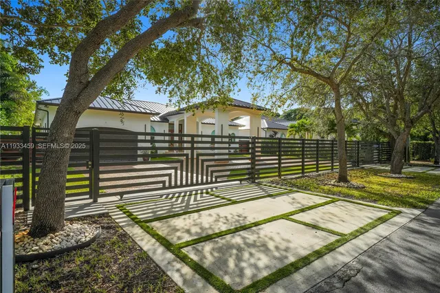 $15,000 | 7780 Southwest 110th Street, Pinecrest, FL 33156