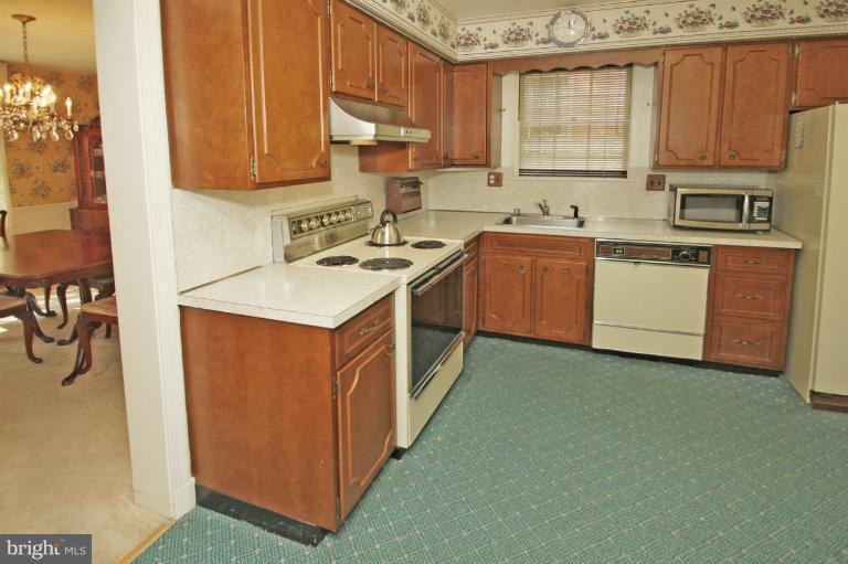 1505 Red Oak Drive Silver Spring, MD 20910 - Photo 10 of 27 Kitchen