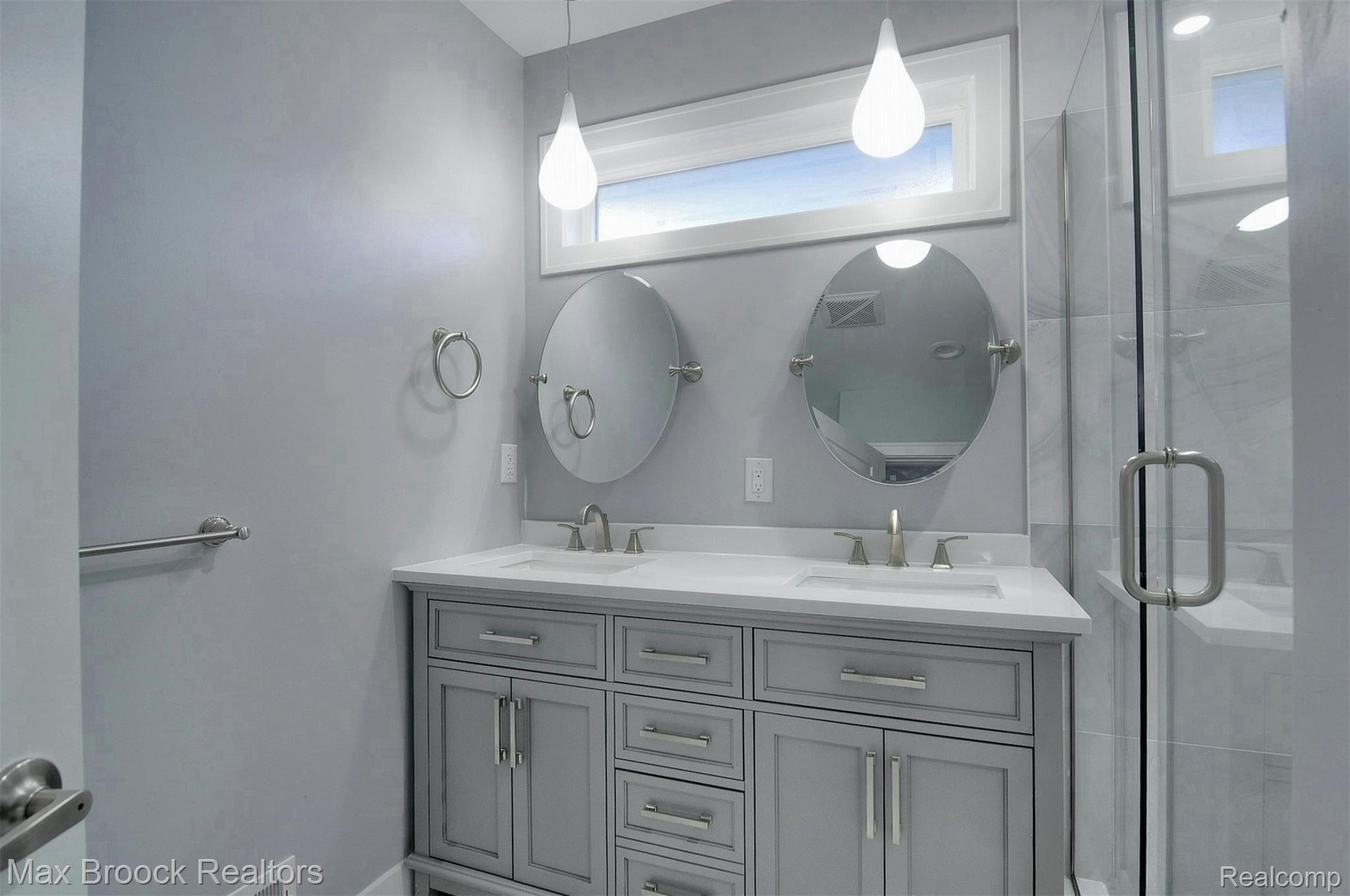 3259 Cumberland Road Berkley, MI 48072 - Photo 13 of 30 Master-Bathoom.jpg