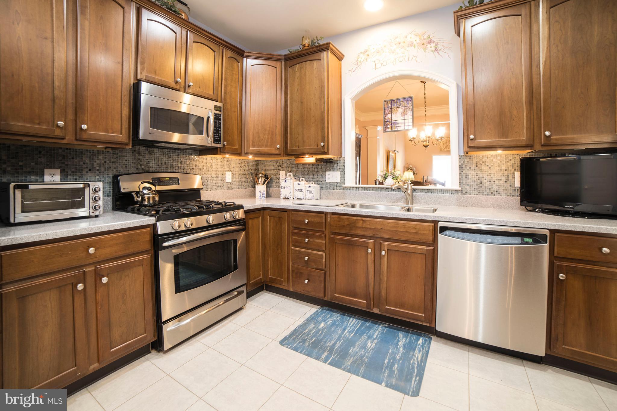 165 Sparrow Drive Hamilton, NJ 08690 - Photo 6 of 33