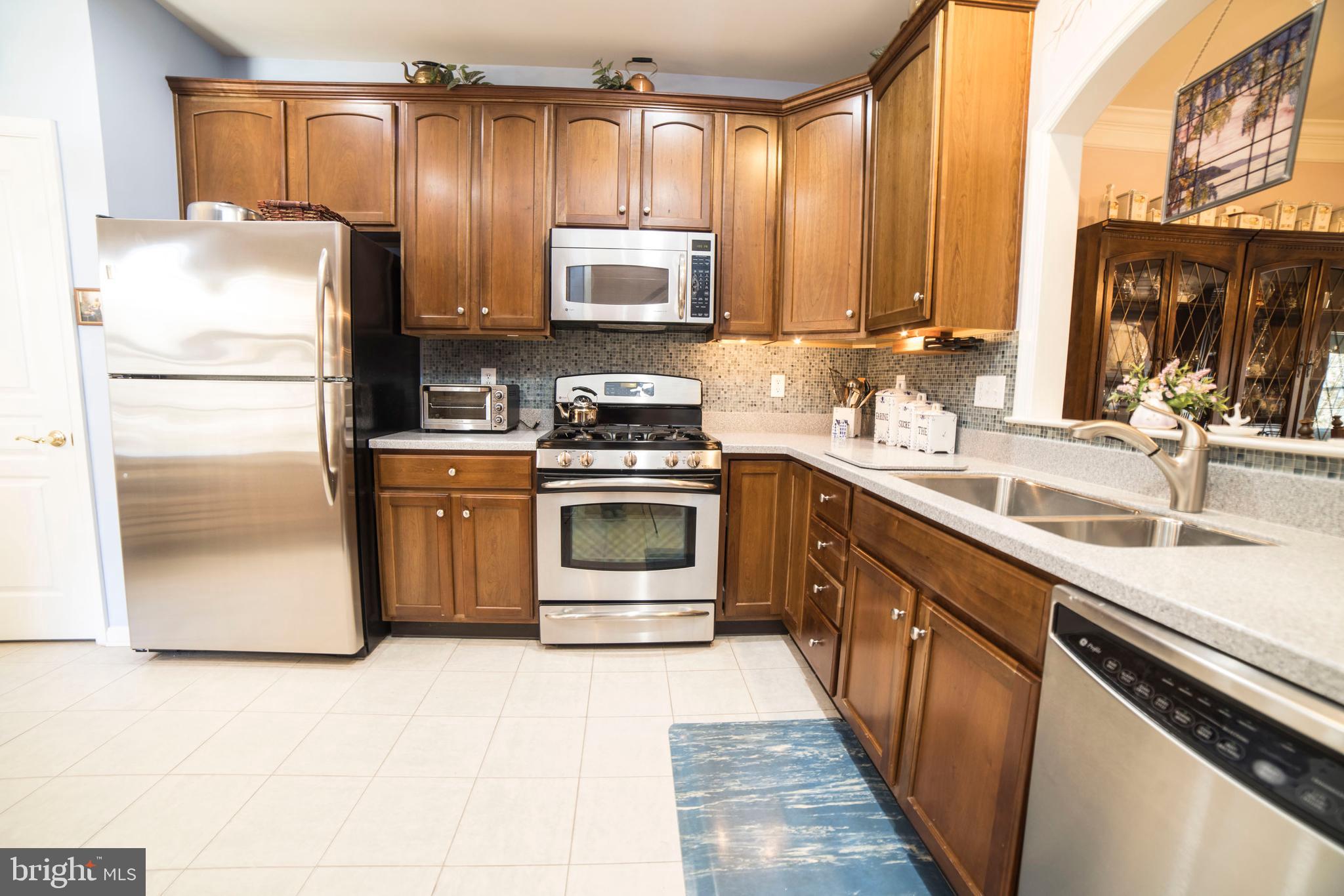 165 Sparrow Drive Hamilton, NJ 08690 - Photo 8 of 33