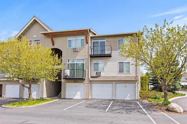 $1,895 | 22855 East Country Vista Drive, Unit 402, Liberty Lake, WA 99019