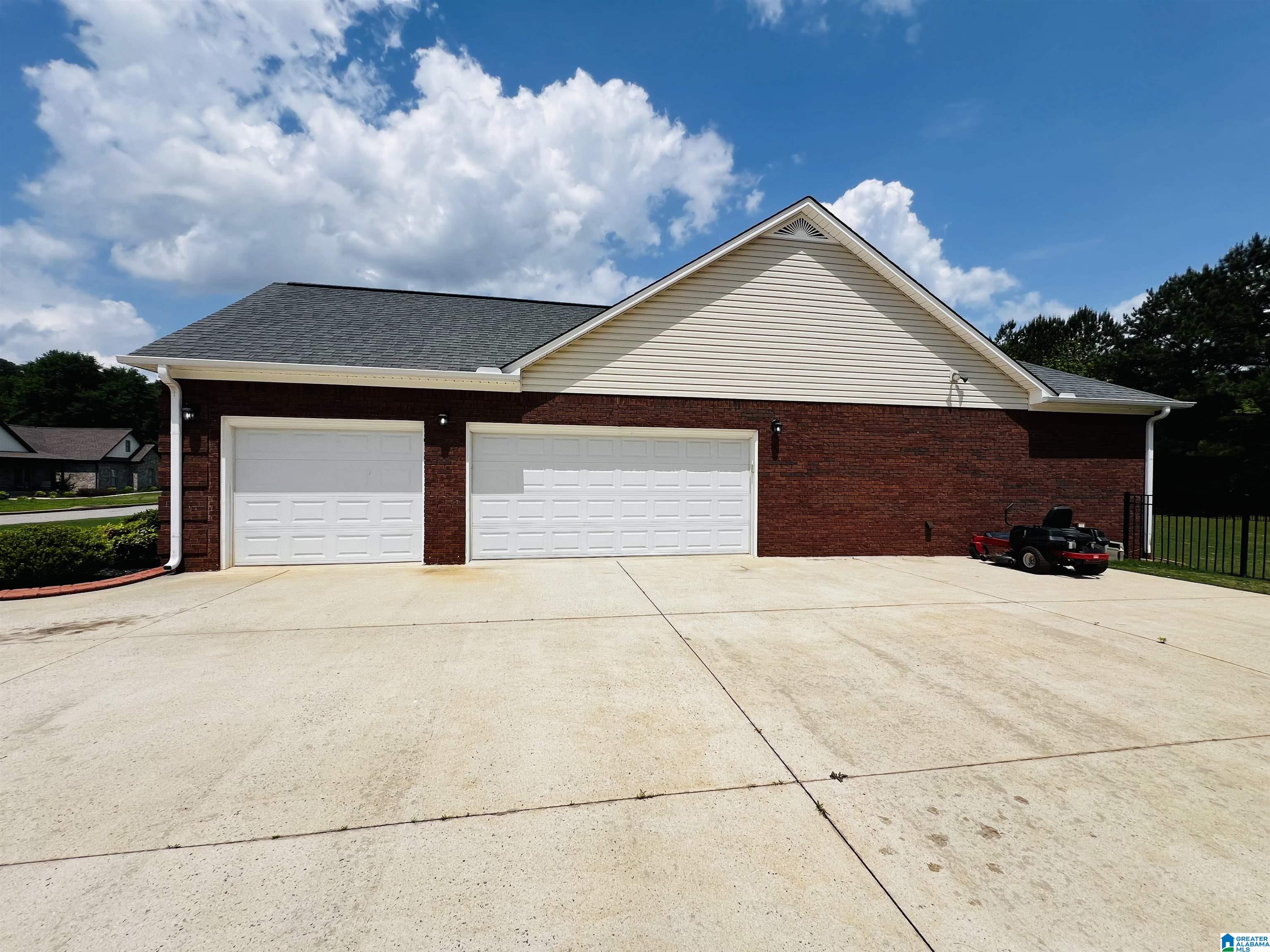 1002 Miranda Lane Southwest Jacksonville, AL 36265 - Photo 3 of 49