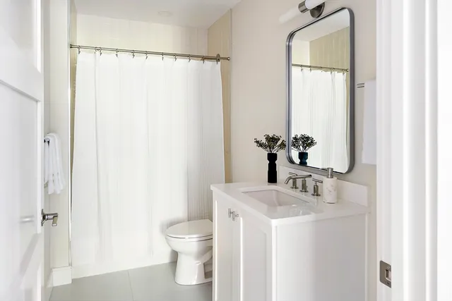 $4,250 | 20 Kinmonth Road, Unit 201, Newton, MA 02468