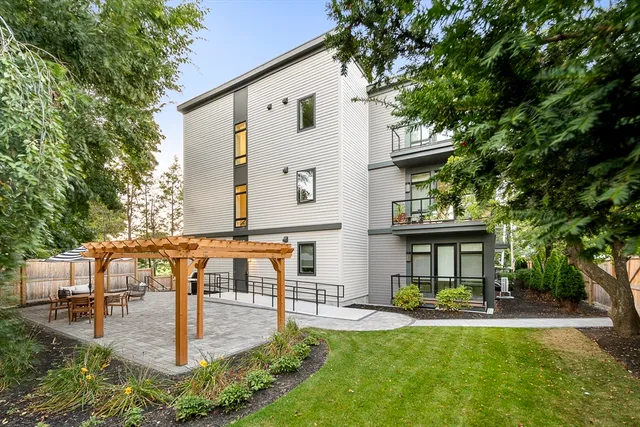 $4,250 | 20 Kinmonth Road, Unit 201, Newton, MA 02468