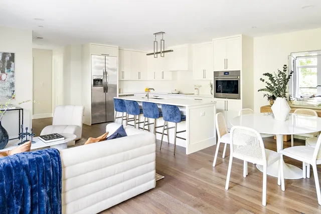 $4,250 | 20 Kinmonth Road, Unit 201, Newton, MA 02468