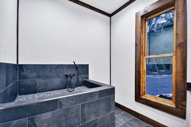 $2,900,000 | 101 Bennett Springs Court, Mineral Bluff, GA 30559