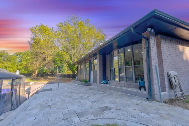 a view of a house with backyard and porch