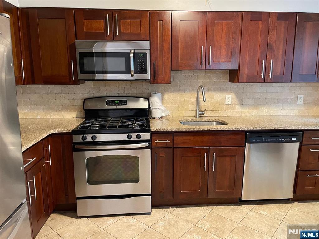 16-06 Jordan Road Fair Lawn, NJ 07410 - Photo 10 of 23 Gallery Image 10