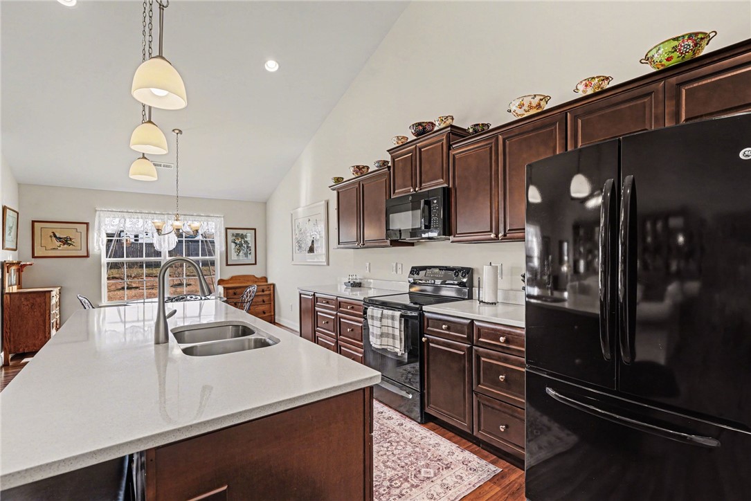 125 Apple Grove Drive Inman, SC 29349 - Photo 8 of 19 This bright kitchen features ample counter space, rich cabinetry, and modern appliances.
