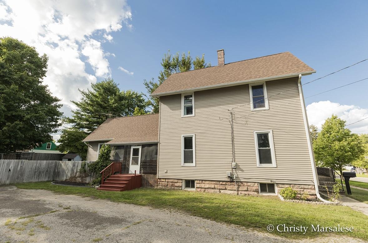 917 South Bridge Street Belding, MI 48809 - Photo 2 of 69 IMG_5729