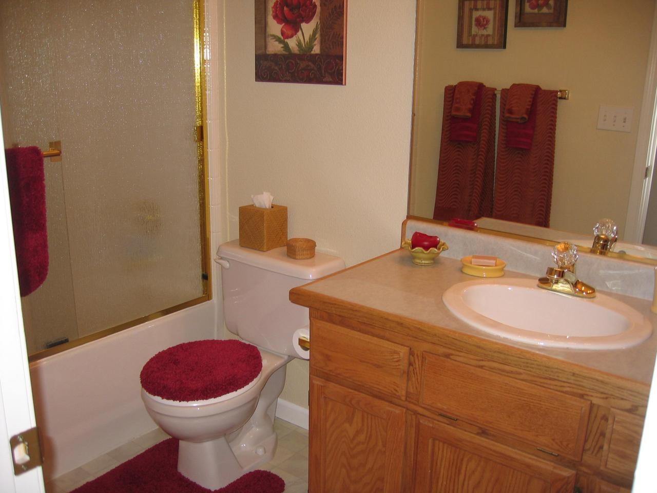 1902 Airstrip Road Redding, CA 96003 - Photo 16 of 16 Hall Bathroom