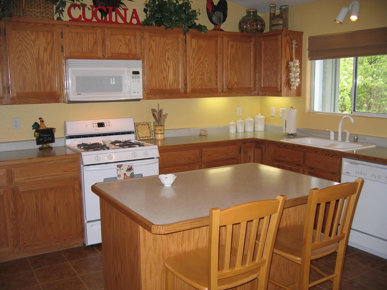 1902 Airstrip Road Redding, CA 96003 - Photo 3 of 16 Kitchen
