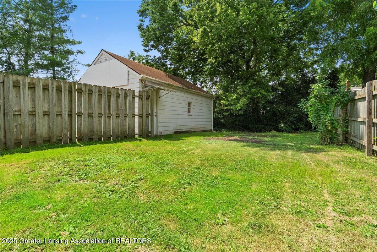 1716 South Rundle Avenue Lansing, MI 48910 - Photo 34 of 36 26-Media Jett - 26