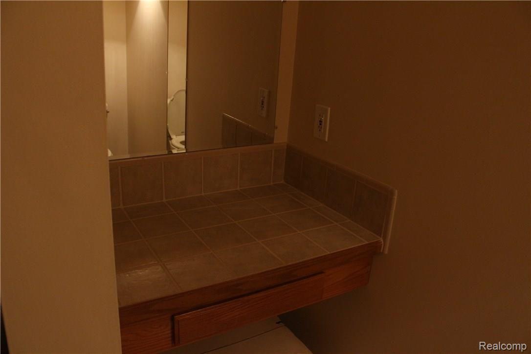 2724 Hickory Lawn Road Rochester, MI 48307 - Photo 14 of 30 14.JPG
