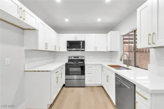 $1,600 | 4770 South Topaz Street, Unit 31, Las Vegas, NV 89121