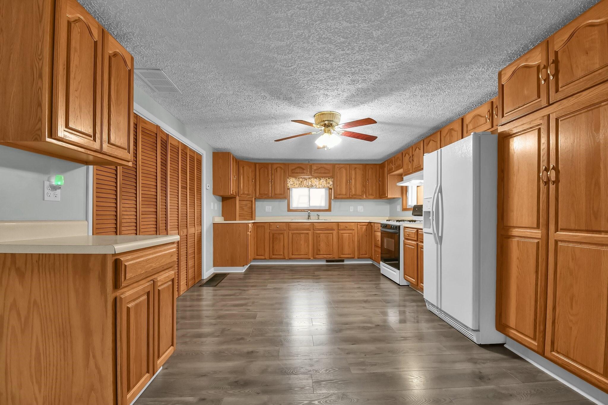 8091 Jacksontown Road Heath, OH 43056 - Photo 8 of 29 Jacksontown.Kitchen2
