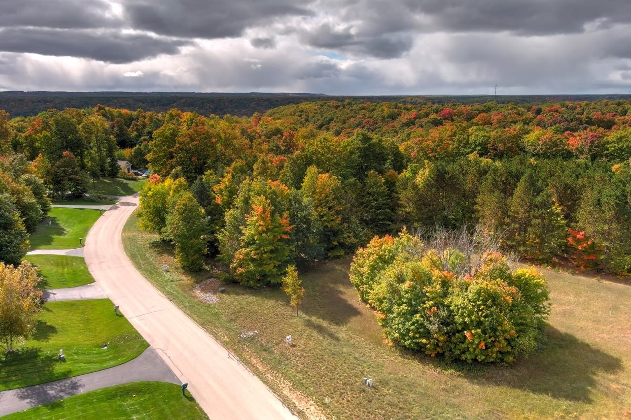 242 South Ridge Traverse City, MI 49696 - Photo 13 of 16 1916291-12.JPG