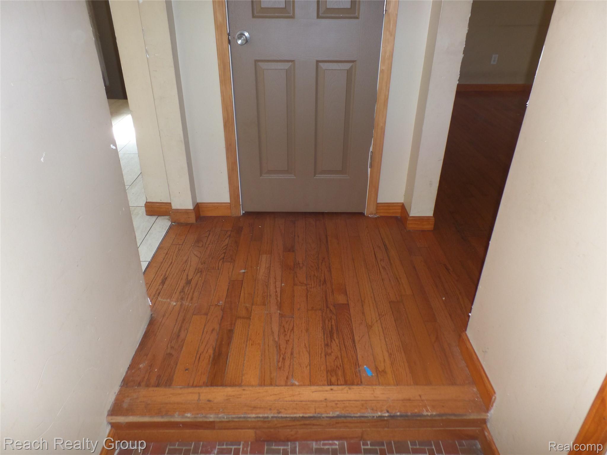 13517 Rutherford Street Detroit, MI 48227 - Photo 6 of 23 Entry