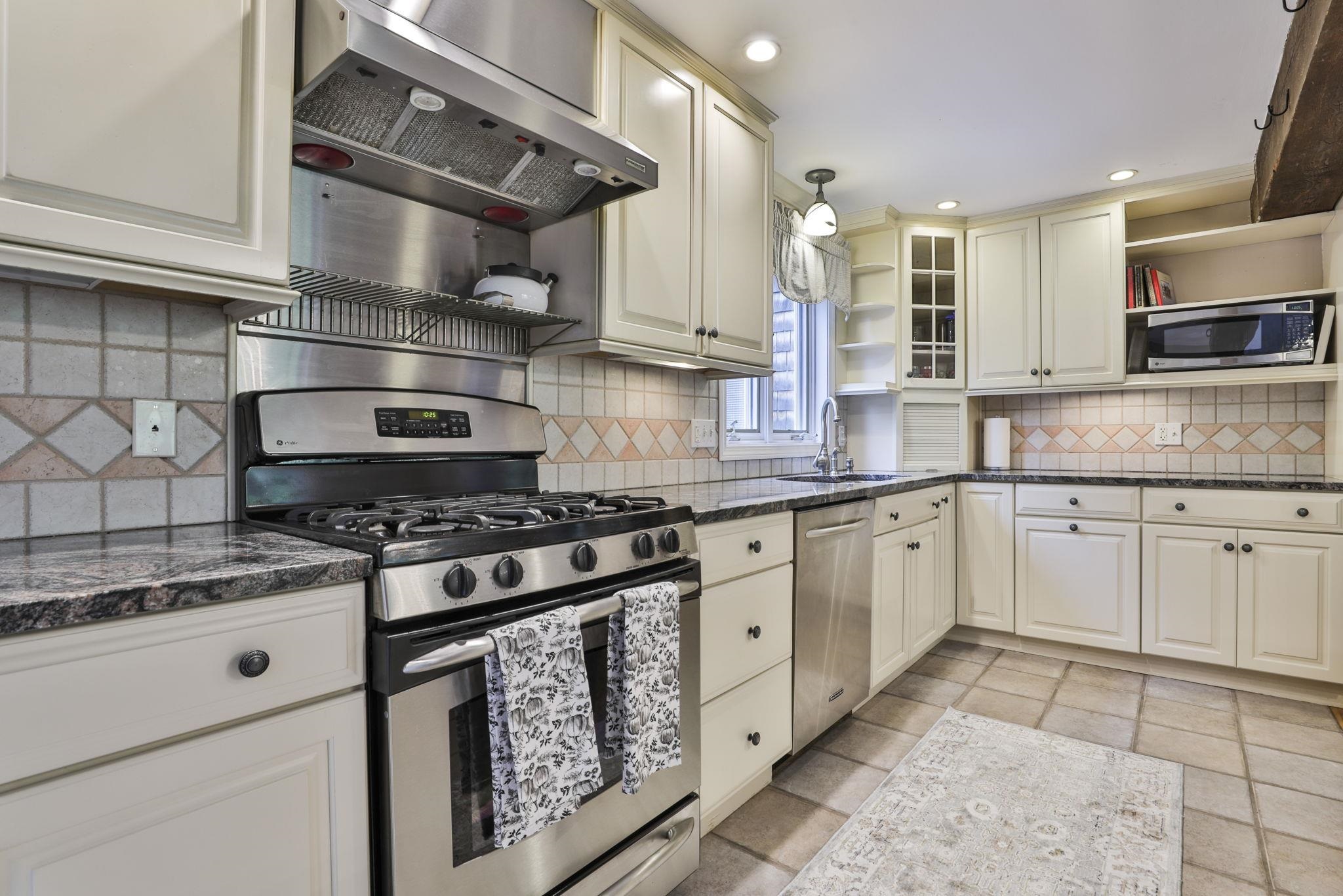 28 A Old Milford Road Brookline, NH 03033 - Photo 3 of 55