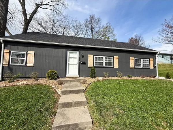 $220,000 | 200 North Harrison Street, Freeman, MO 64746