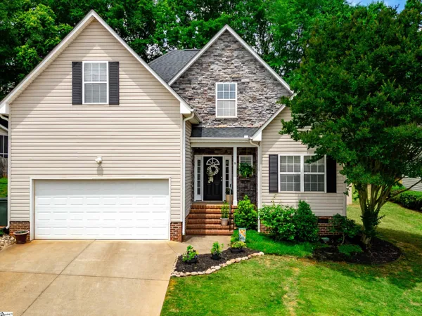 $389,900 | 305 Glencrest Court, Greer, SC 29650