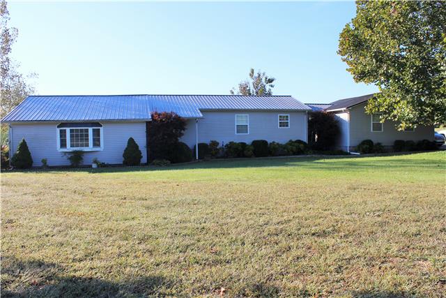 1077 Gnat Hill Road Manchester, TN 37355 - Photo 1 of 20 Welcome to 1077 Gnat Hill Rd*Covered entrance w/front sidewalk*