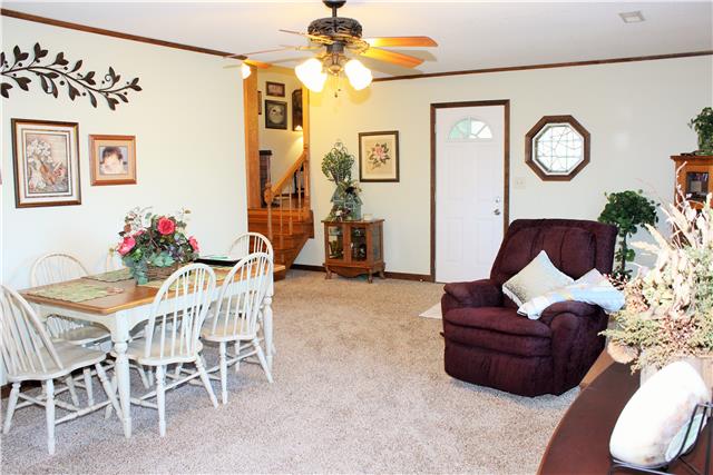 1077 Gnat Hill Road Manchester, TN 37355 - Photo 15 of 20 LIVING ROOM W/NEW CARPET*