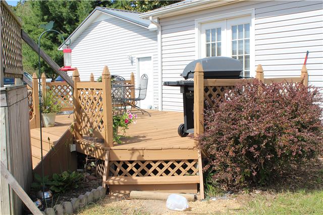 1077 Gnat Hill Road Manchester, TN 37355 - Photo 20 of 20 BEAUTIFUL BIG DECK.