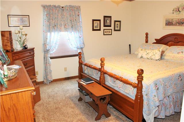 1077 Gnat Hill Road Manchester, TN 37355 - Photo 9 of 20 MASTER BEDROOM W/BATH AND NEW CARPET