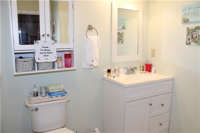1077 Gnat Hill Road Manchester, TN 37355 - Photo 10 of 20 MASTER BATH
