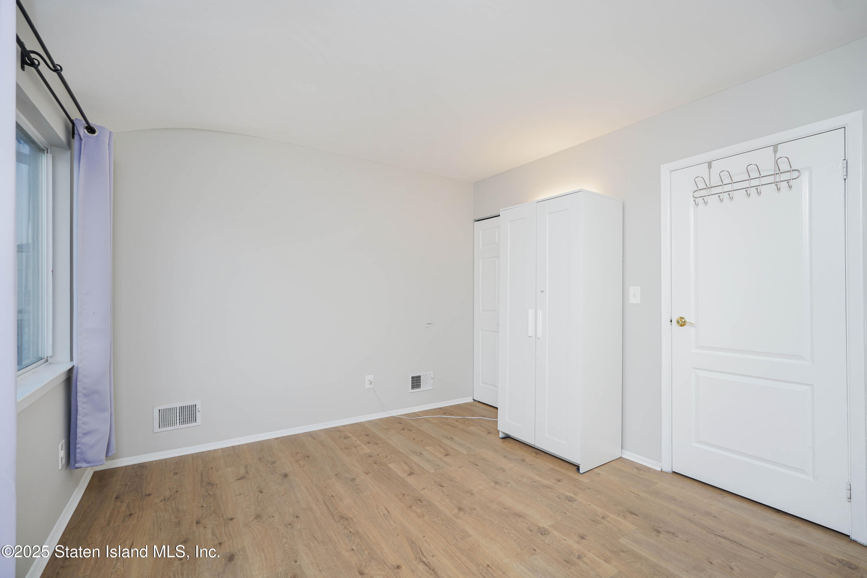 28 Lorraine Loop Staten Island, NY 10309 - Photo 11 of 20 Photo Feb 20 2025, 6 51 06 PM