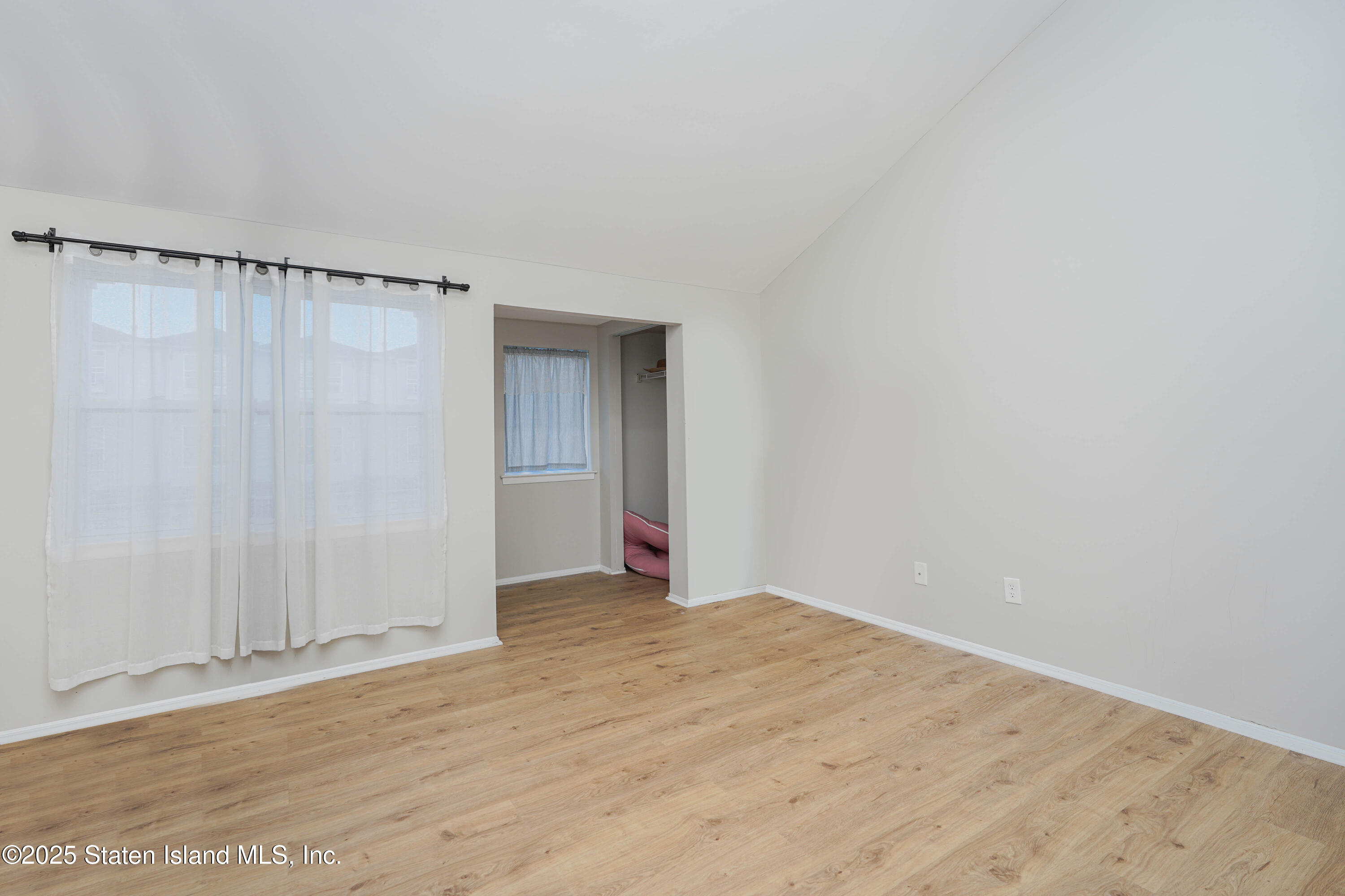 28 Lorraine Loop Staten Island, NY 10309 - Photo 14 of 20 Photo Feb 20 2025, 6 51 47 PM