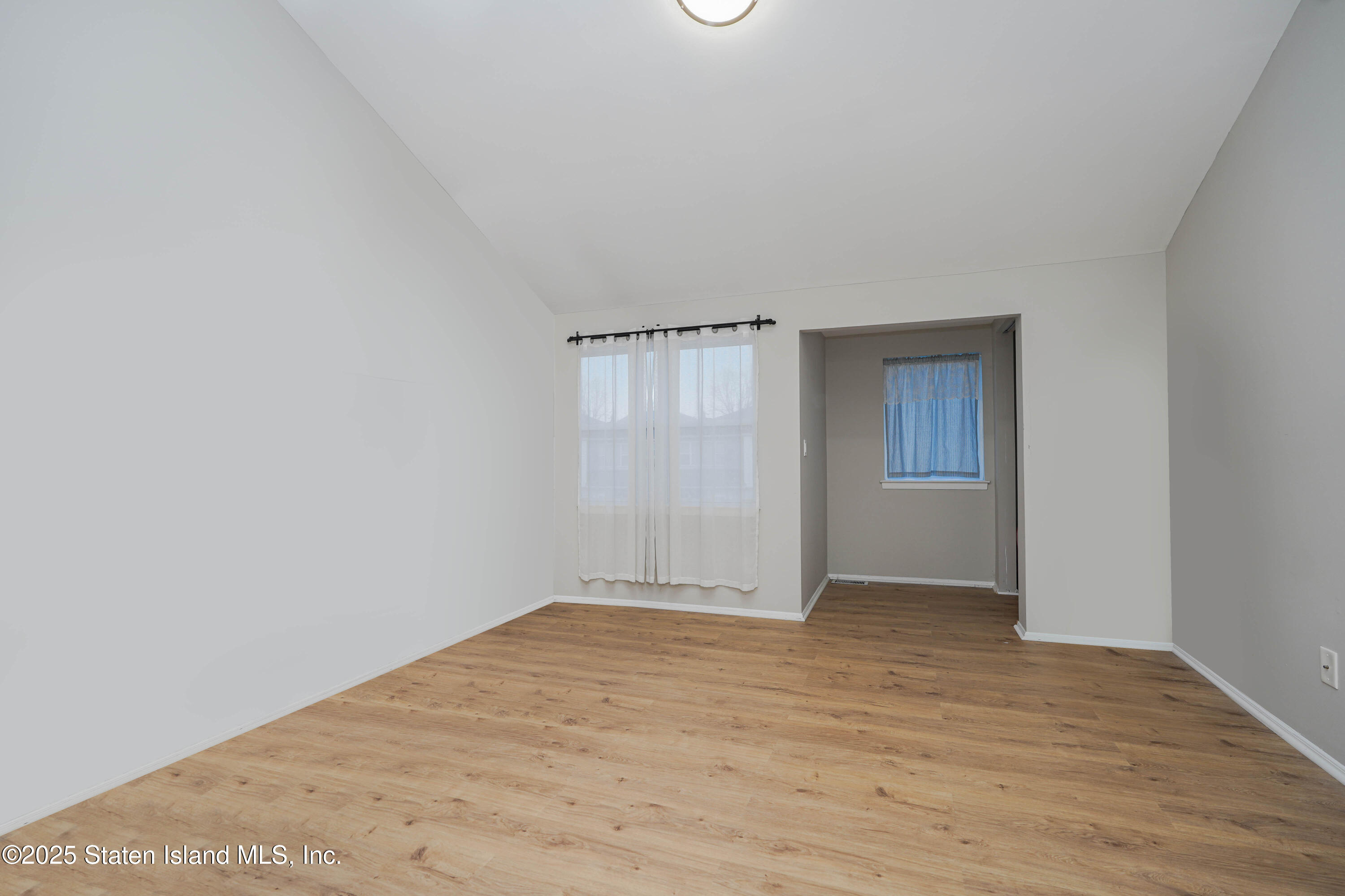 28 Lorraine Loop Staten Island, NY 10309 - Photo 15 of 20 Photo Feb 20 2025, 6 51 53 PM