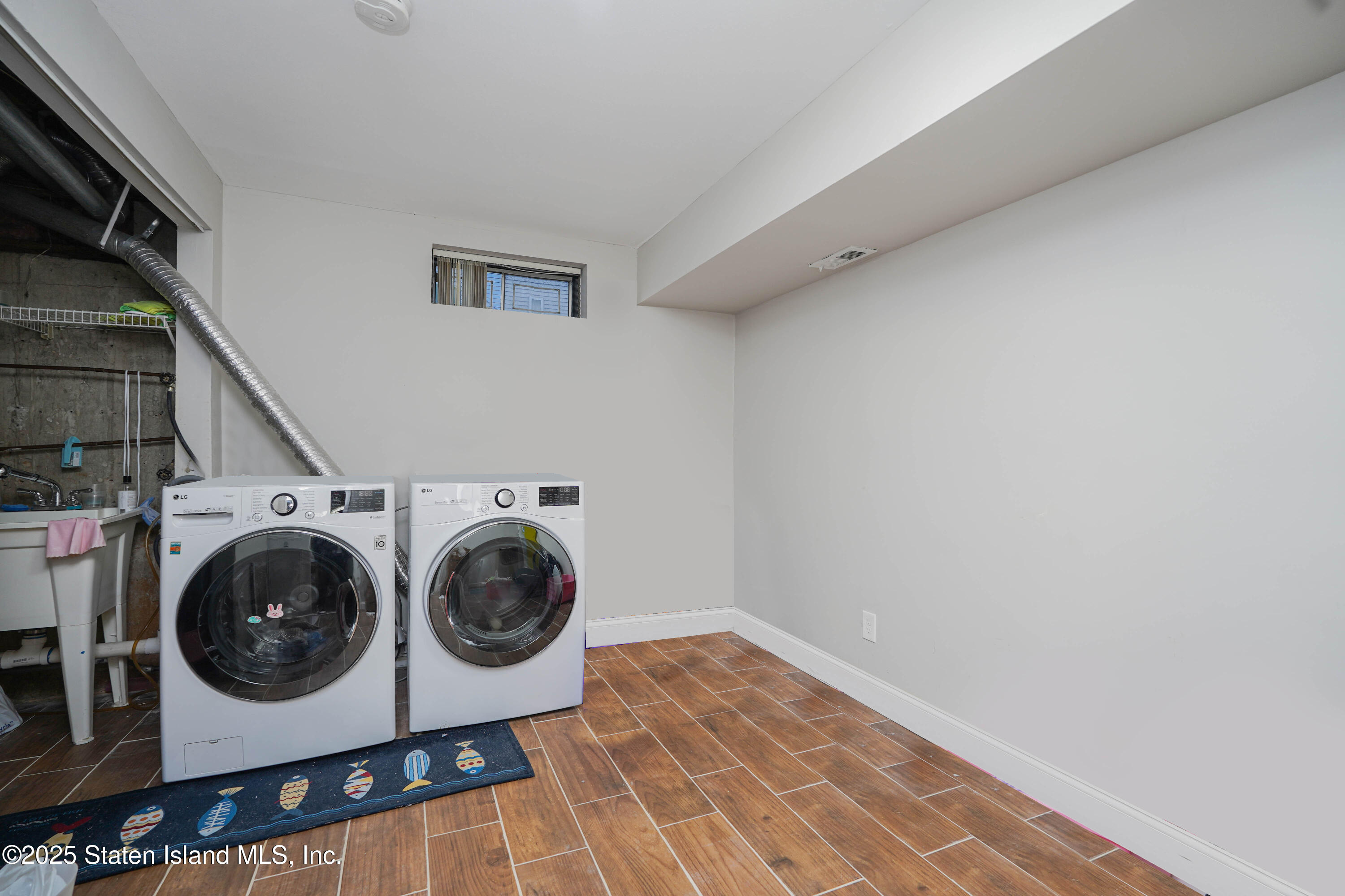 28 Lorraine Loop Staten Island, NY 10309 - Photo 18 of 20 Photo Feb 20 2025, 6 52 36 PM