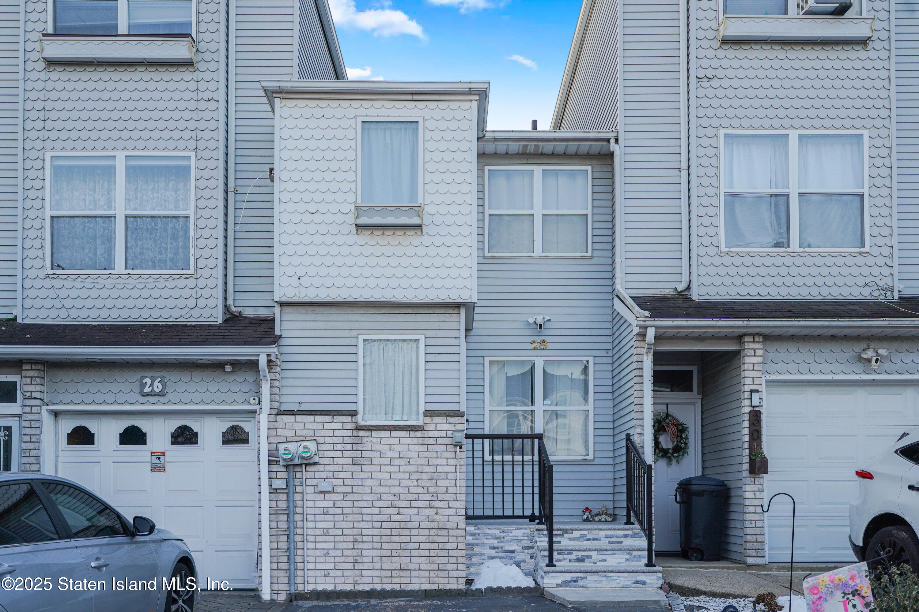 28 Lorraine Loop Staten Island, NY 10309 - Photo 2 of 20 Photo Feb 20 2025, 6 48 28 PM