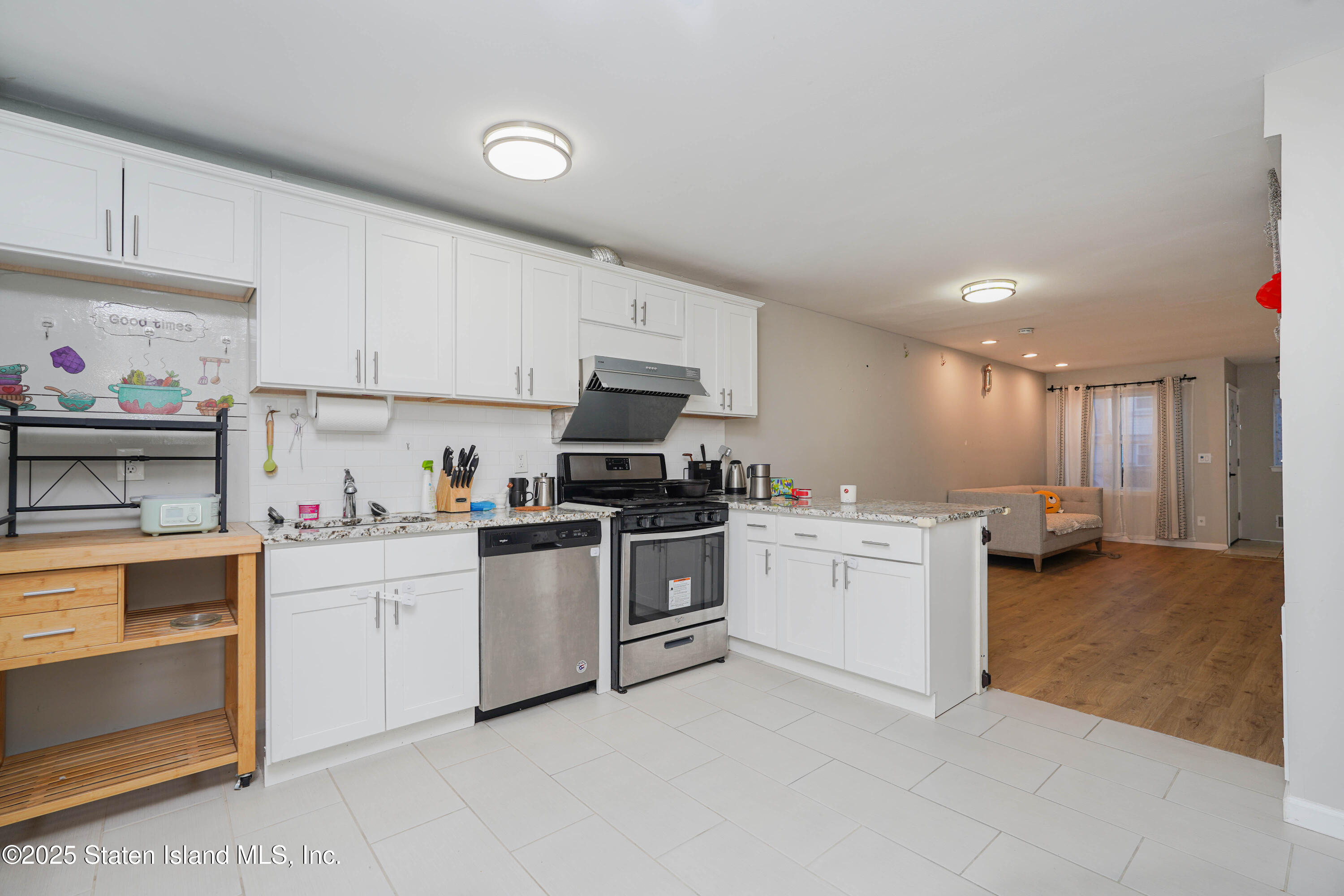 28 Lorraine Loop Staten Island, NY 10309 - Photo 3 of 20 Photo Feb 20 2025, 6 49 54 PM