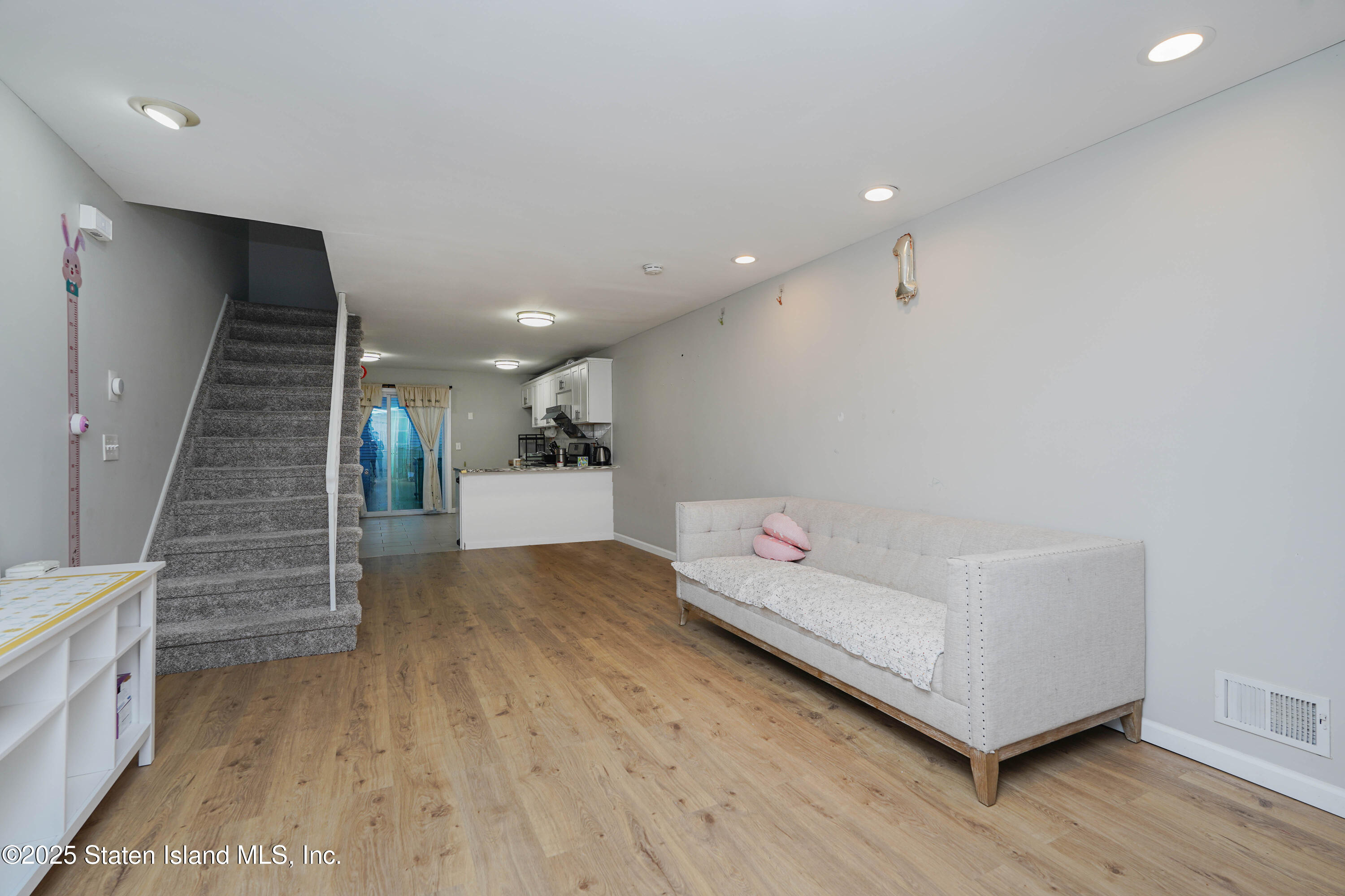 28 Lorraine Loop Staten Island, NY 10309 - Photo 9 of 20 Photo Feb 20 2025, 6 50 37 PM