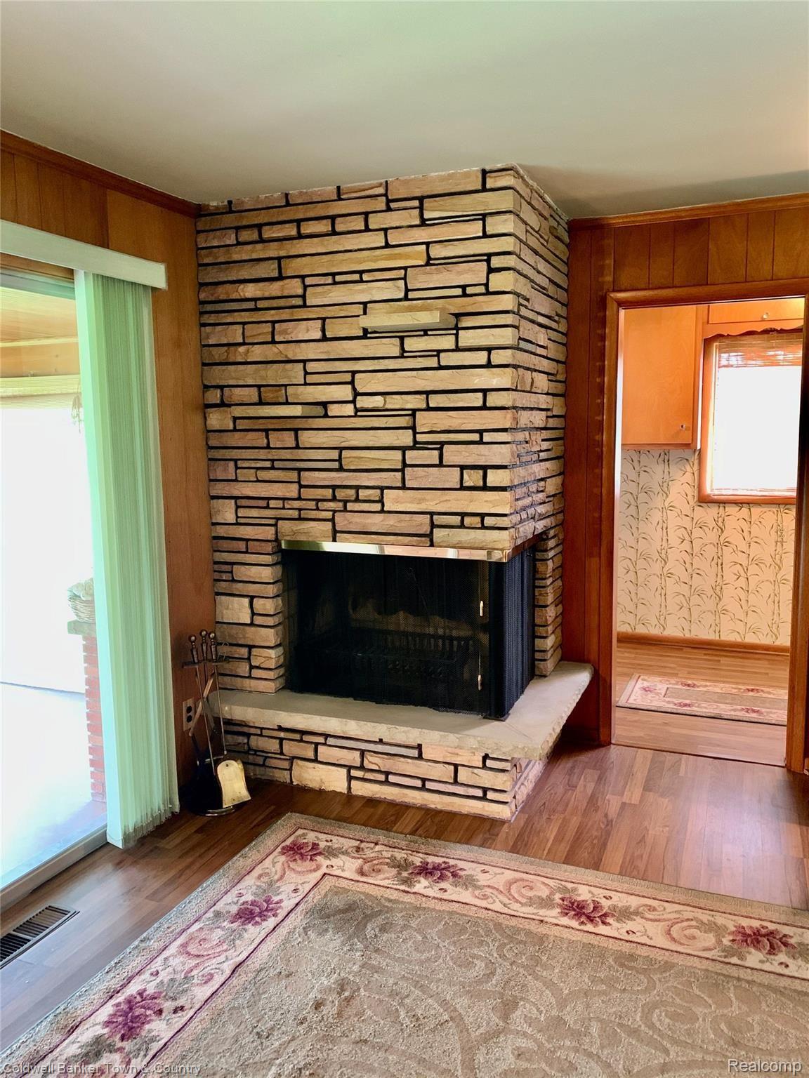 34330 Freedom Road Farmington, MI 48335 - Photo 29 of 45 Natural Fireplace