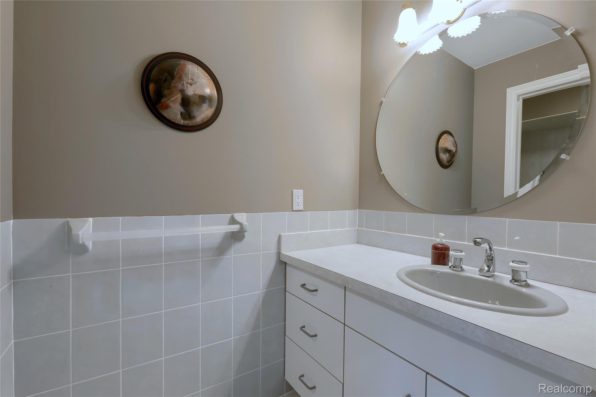 1721 Archers Pointe Rochester, MI 48306 - Photo 41 of 58 archer 37.jpg