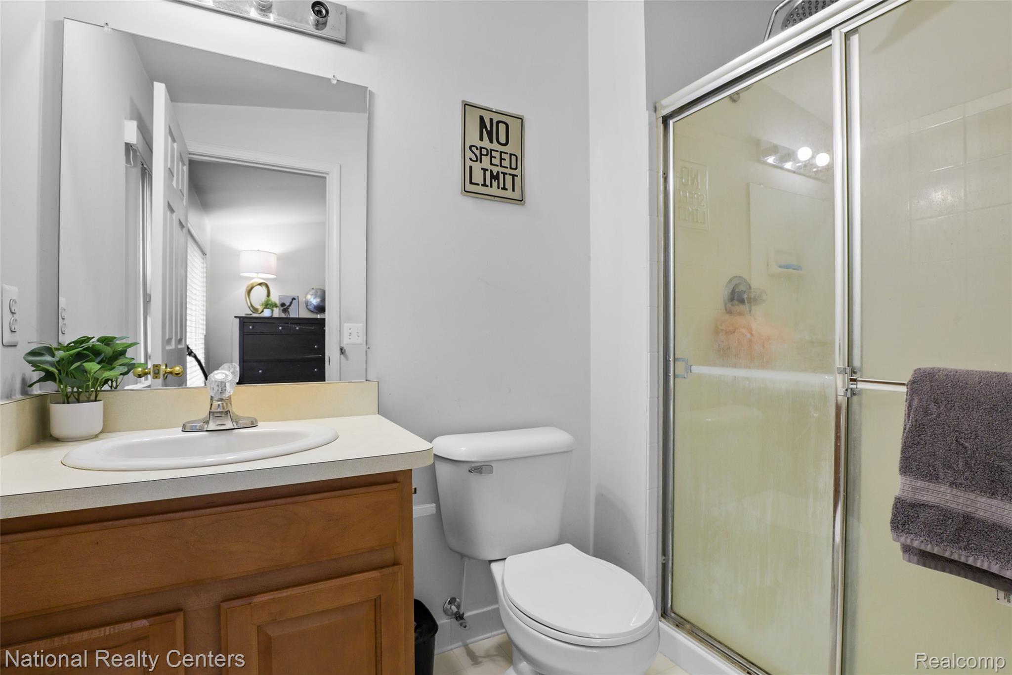 779 Red Run Drive Troy, MI 48085 - Photo 17 of 32 Suite Bathroom