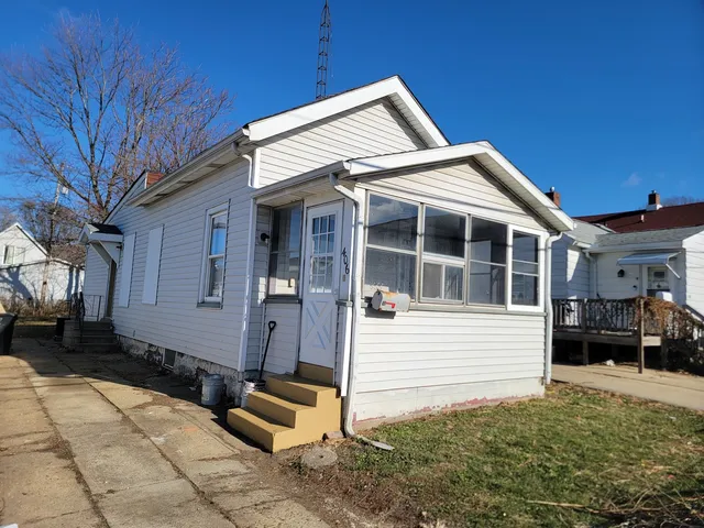 $76,900 | 406 East Oakland Avenue, Bloomington, IL 61701