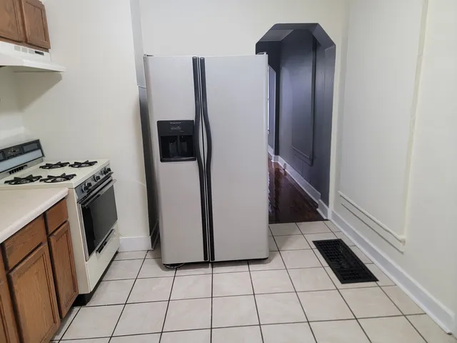 $76,900 | 406 East Oakland Avenue, Bloomington, IL 61701