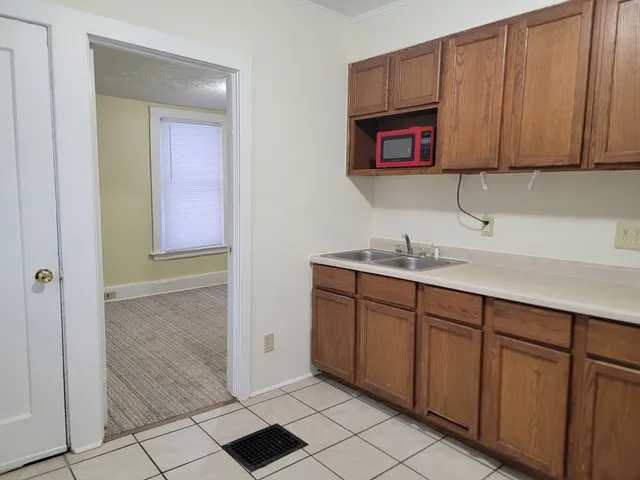 $76,900 | 406 East Oakland Avenue, Bloomington, IL 61701