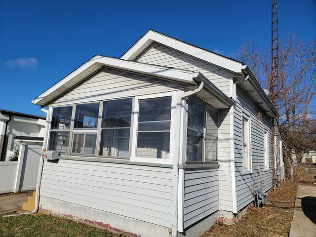 $76,900 | 406 East Oakland Avenue, Bloomington, IL 61701