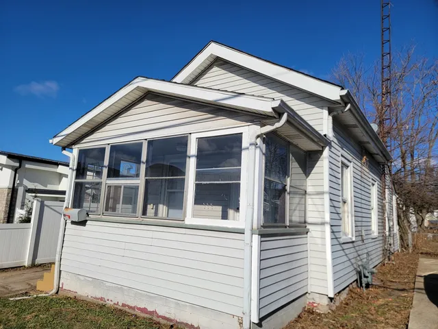 $76,900 | 406 East Oakland Avenue, Bloomington, IL 61701