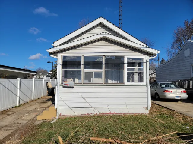 $76,900 | 406 East Oakland Avenue, Bloomington, IL 61701